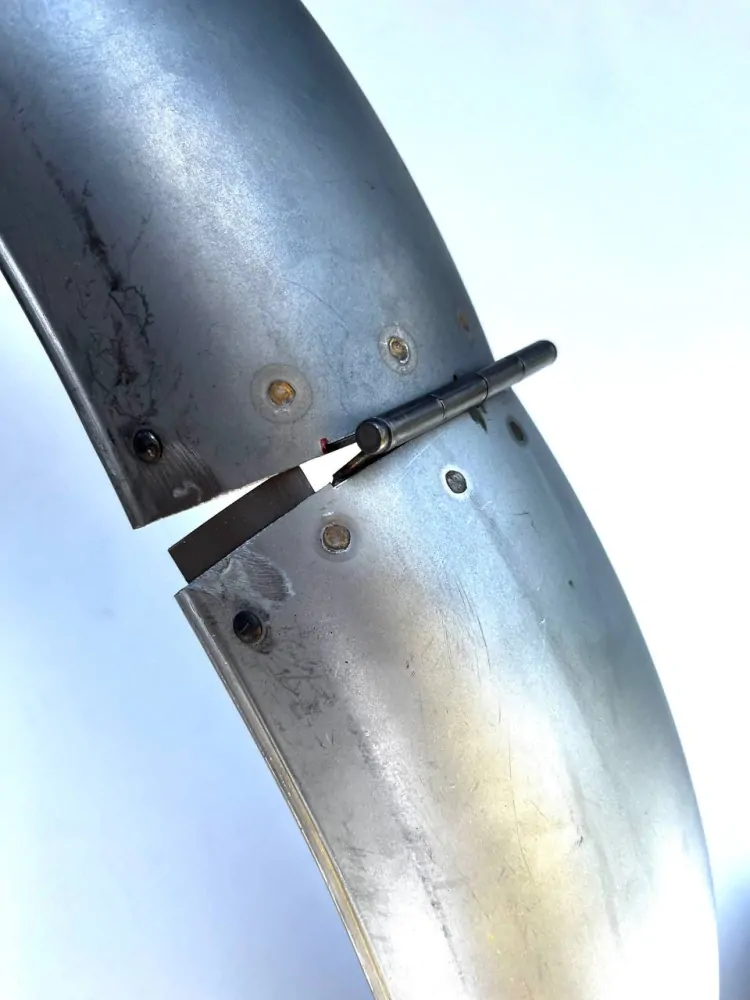 Blatník zadní Jawa Pérák 250-350 s lemem bez díry na odrazku