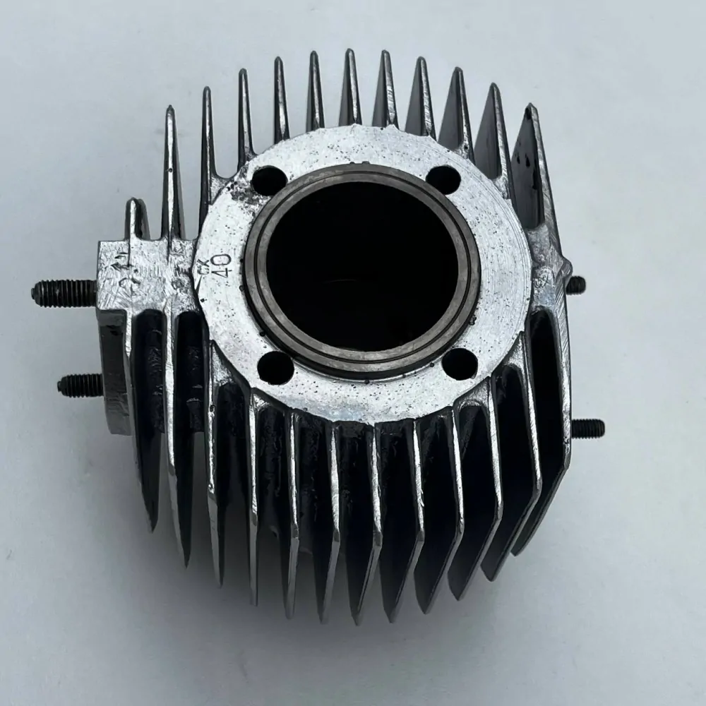 Válec motoru Pionýr Jawa 50/20,21,23 - vyčištěno vodním paprskem 1