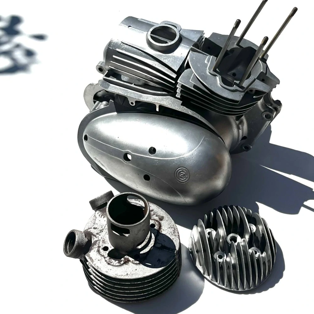 Motor Jawa ČZ 175/356 - vyčištěno vodním paprskem