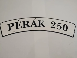 Značka, tabulka na přední blatník Pérák 250